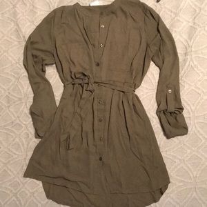 Liz Lange Long-Sleeve Green button front shirt